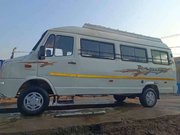 16 Seater Tempo Traveller